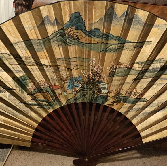 Vintage Large Handpaint Chinoiserie Gold Paper Fold Out Fan from the Philippines - Picture 3 of 16